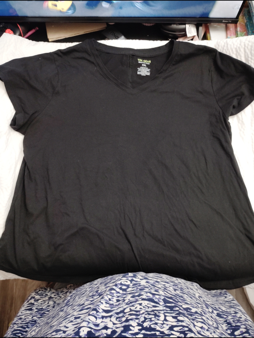 tek gear Women's Black V-Neck Short Sleeve Tee